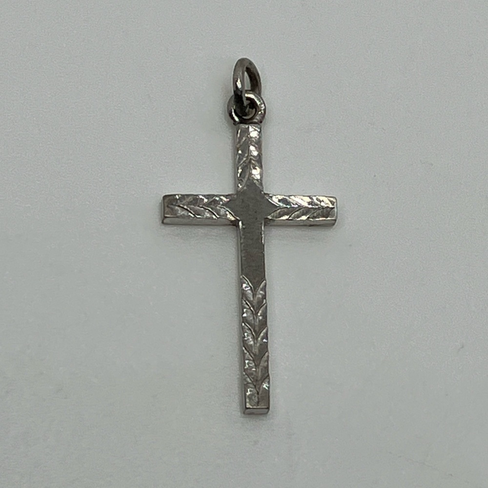 Vtg Sterling Silver Christian Cross w Etched V Design Charm | .9” L